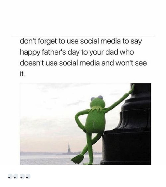 greeting-dad-who-does-not-use-social-media-struggles